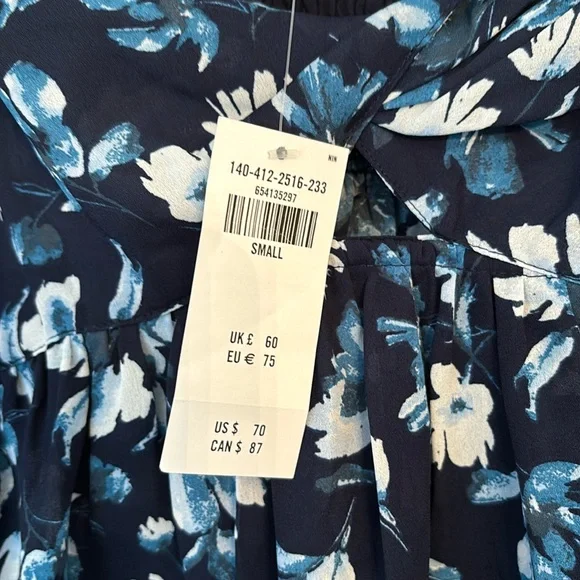Abercrombie & Fitch Navy Flowy Floral Cropped Blouse Size Small NWT - Picture 2 of 7
